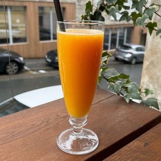 Sveže hladno ceđena narandža 0.2l