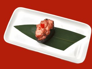 Гункан з тунцем (65g)