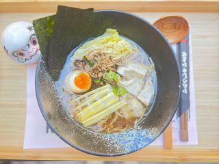 152 Ramen soyu wanton