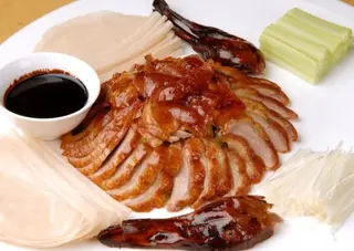75. Pato asado estilo Pekín