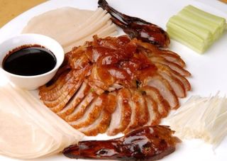 75. Pato asado estilo Pekín