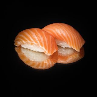 Nigiri somon – 100 grame – 2 bucăți 
