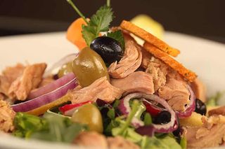 Salata sa tunjevinom