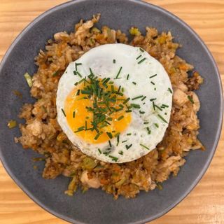Nasi Goreng (Plato Indonesio)