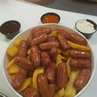 Salchipapas Con Tres Salsas (Grande)