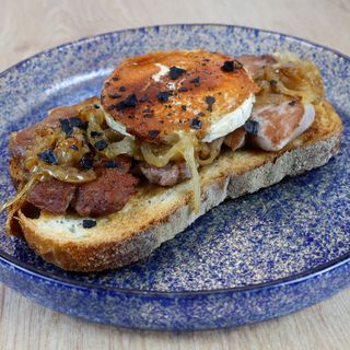 Tosta de Solomillo Ibérico con rulo de cabra