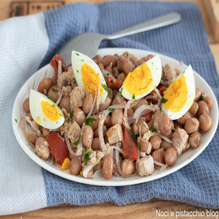 Insalatona tonno uovo pinoli