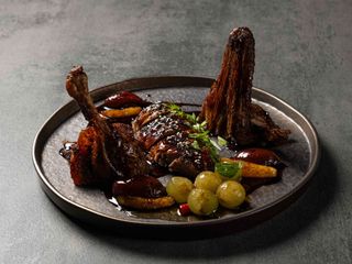 Пів качки з маринованою сливою (400г)