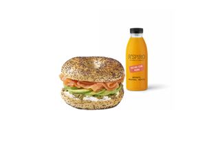 Combo Bagel Salmon + Zumo Natural