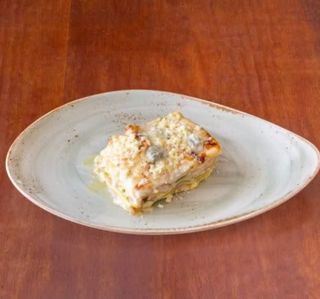 Lasaña 4 quesos con Jamón York y Albahaja.