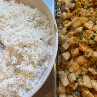 Spezzatino di tacchino con verdure e soia con riso gluten-free