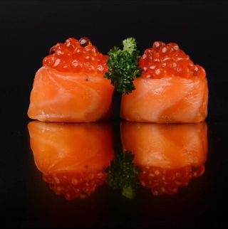Gunkan salmon ikura 