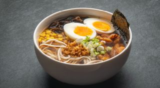 Суп рамен зі свининою