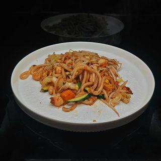 46c. Yaki udon frutti di mare