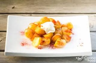 Ración De Patatas Bravas