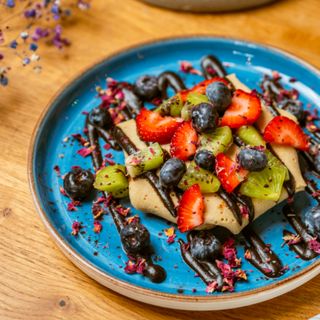 Naleśnik z kremem malinowym