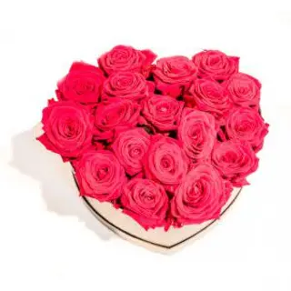 Scatola forma di cuore con rose