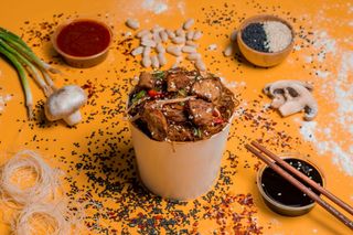 ბრინჯის ვერმიშელი ღორის ხორცით