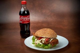 Sendvič bečka šnicla + Coca-Cola 0.5l