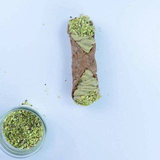 Cannolo grande con ricotta al pistacchio 