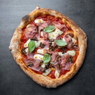 Pizza Prosciutto E Funghi