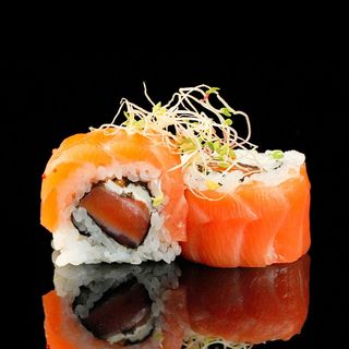 Uramaki salmón especial