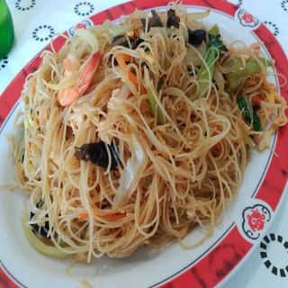 Tallarín Fino Frito Con Marisco