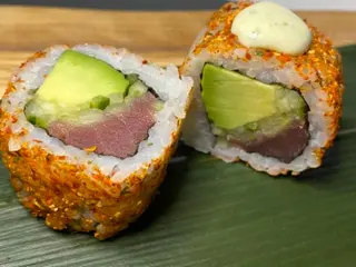 41B- California Spicy Atún (8 pzs.)