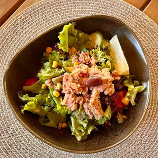 Зелена салата с риба тон (200гр.)