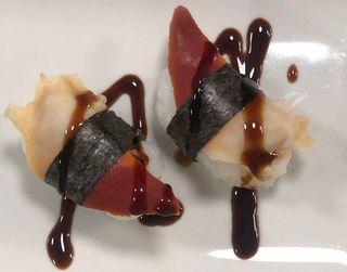 8. Sushi Almeja Roja