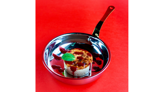 Cheesecake z  sosem malinowym