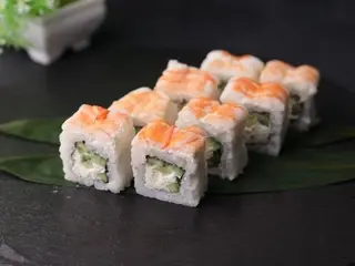 Філадельфія з креветками з манго соусом (260g)