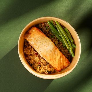 ორაგულის ბოული ქინოათი