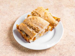 Bocadillo de tortilla completo