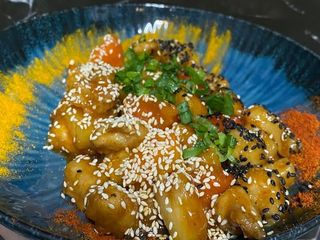 Свинина у кисло-солодкому соусі з ананасом (300g)