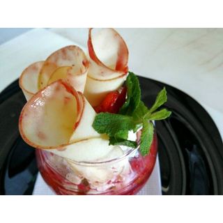 Морозиво з фруктами, ягодами и топпінгом (150г)