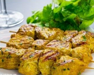 Plato de pinchos de pollo (3 uds.)