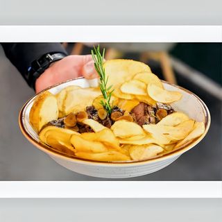 Naco Argentino com batata a murro e legumes