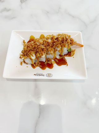 39 Ebi Tempura Roll Con Cebolla Frita Y Salsa Mayonesa (8 Pzs.)
