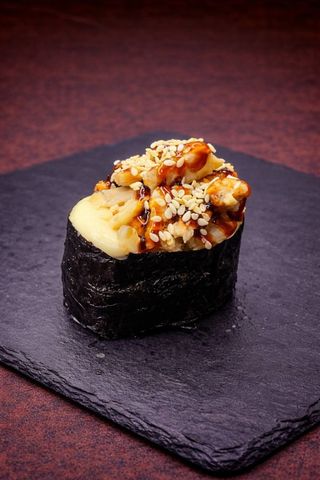 Гункан сир вугор