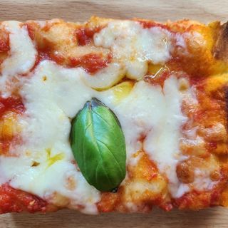 Pizza Margarita - Porción - (14 x 12 Cm.)