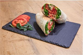 Тортила с извара,киноа и авокадо