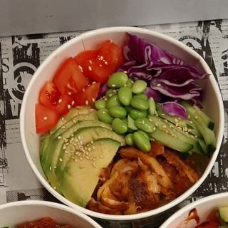 Поке бол с пилешко (300гр)