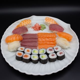89. Sushi Con Makisushi Y Sashimi Variado (28 Uds.)