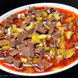 Paprika in salamoia fritta con sangue d'anatra