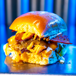 NUEVA BURGER DE ABRIL: PICKLE FACE 