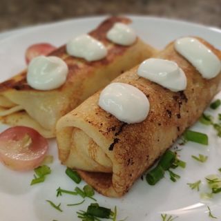 Млинці з м'ясом і сметаною , 200 гр