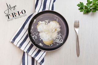 Mamaliga cu branza si smantana