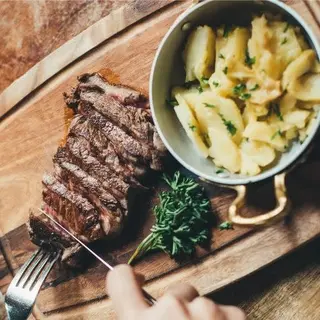 Solomillo de ternera fileteado con aceite de ajo