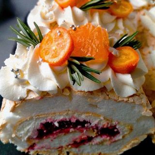 Меренговий рулет 